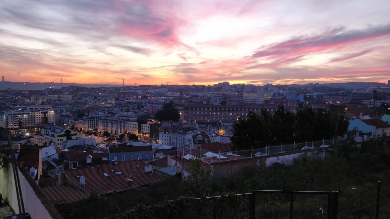 Stroll To Coffee Shops Near A Renovated Hillside Apartment In Graca Lisboa Ngoại thất bức ảnh