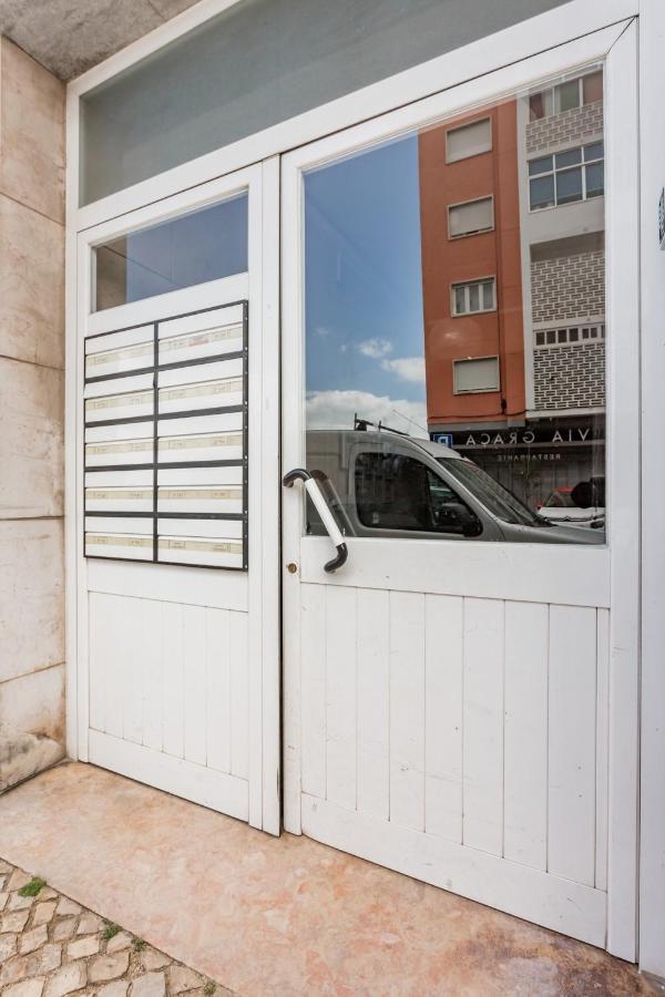 Stroll To Coffee Shops Near A Renovated Hillside Apartment In Graca Lisboa Ngoại thất bức ảnh