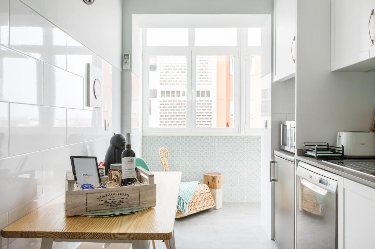 Stroll To Coffee Shops Near A Renovated Hillside Apartment In Graca Lisboa Ngoại thất bức ảnh