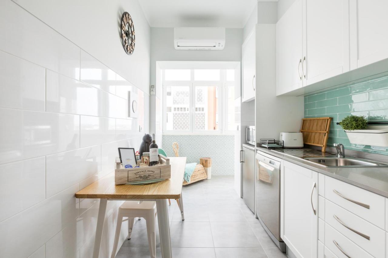 Stroll To Coffee Shops Near A Renovated Hillside Apartment In Graca Lisboa Ngoại thất bức ảnh
