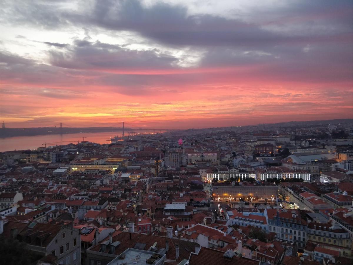 Stroll To Coffee Shops Near A Renovated Hillside Apartment In Graca Lisboa Ngoại thất bức ảnh