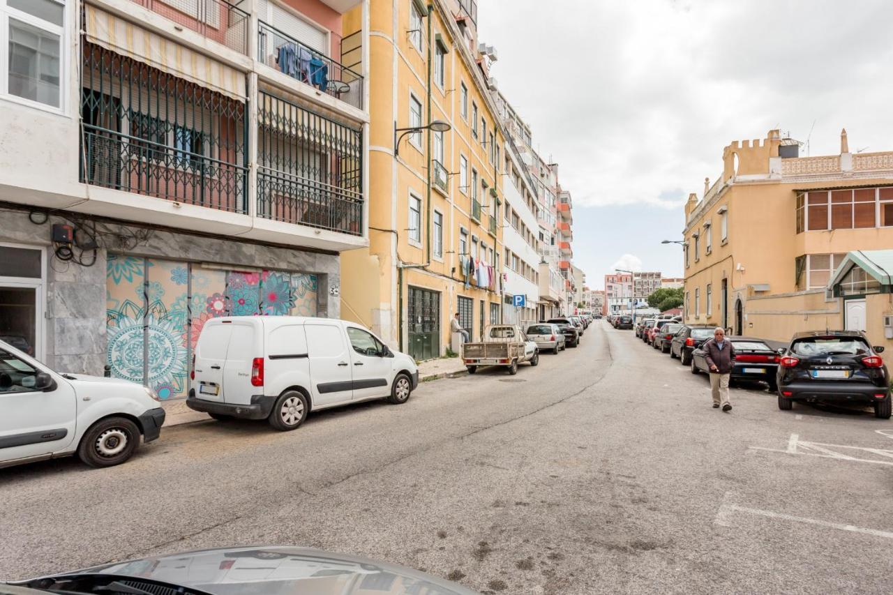 Stroll To Coffee Shops Near A Renovated Hillside Apartment In Graca Lisboa Ngoại thất bức ảnh