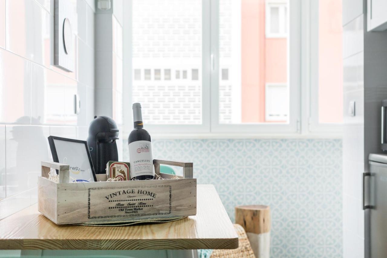 Stroll To Coffee Shops Near A Renovated Hillside Apartment In Graca Lisboa Ngoại thất bức ảnh