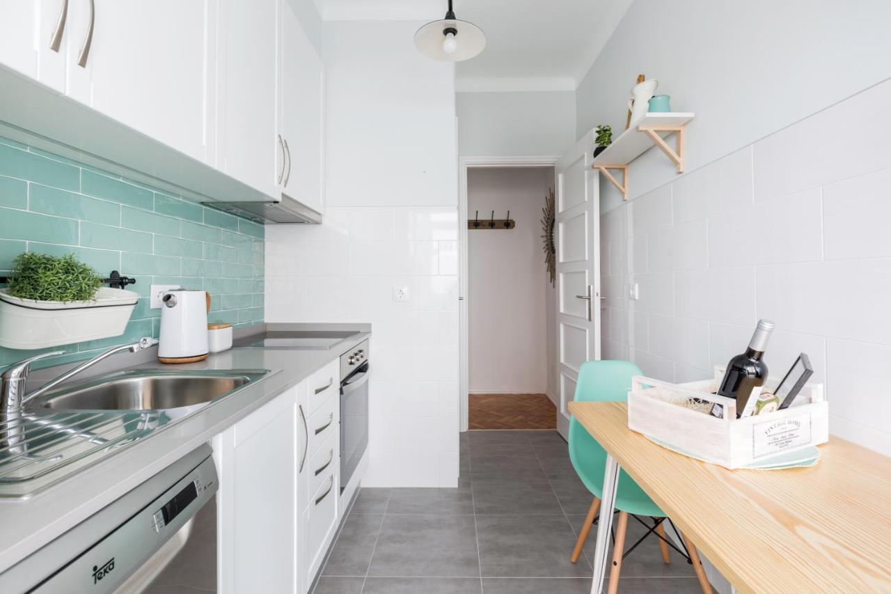 Stroll To Coffee Shops Near A Renovated Hillside Apartment In Graca Lisboa Ngoại thất bức ảnh