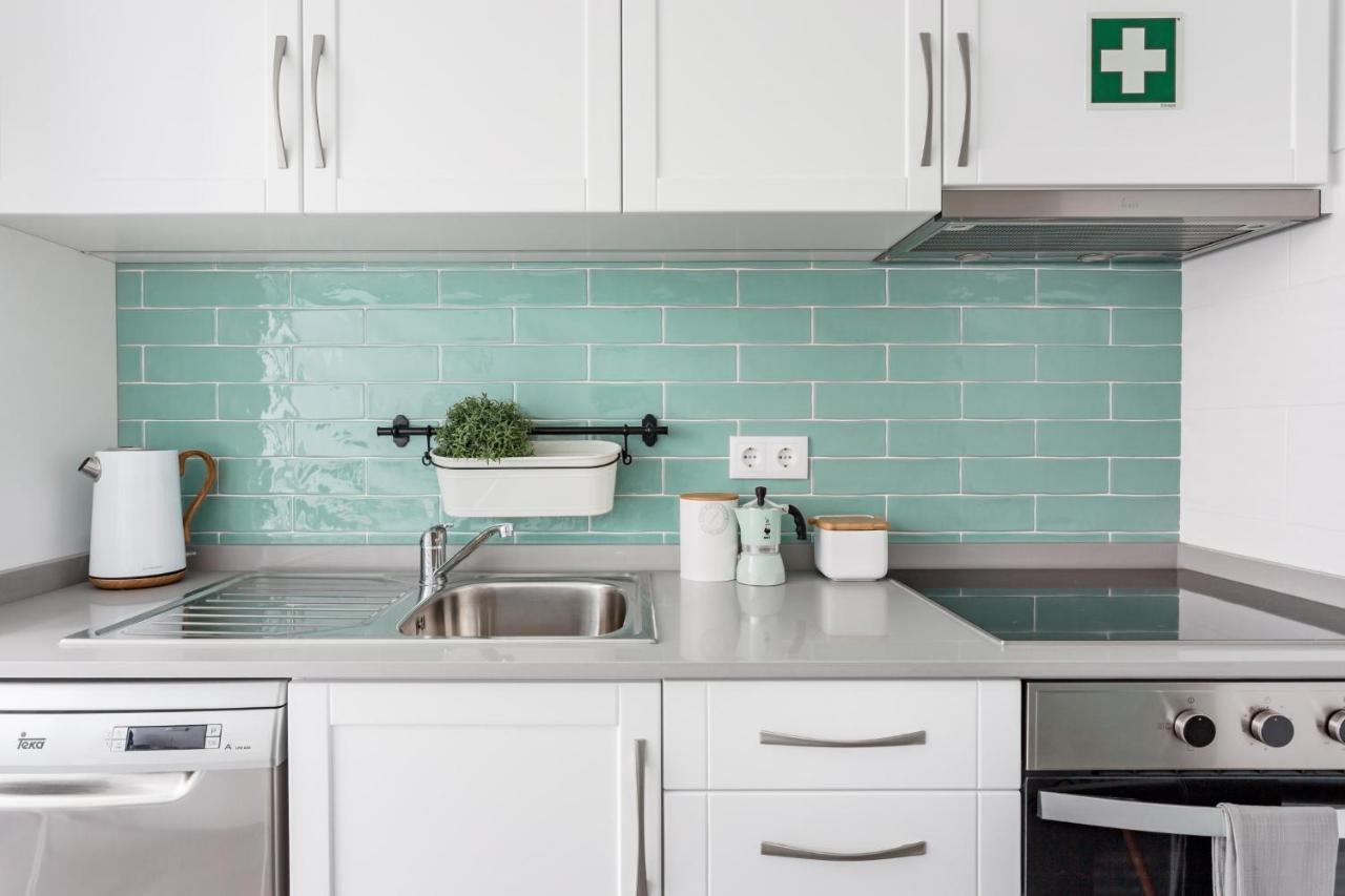 Stroll To Coffee Shops Near A Renovated Hillside Apartment In Graca Lisboa Ngoại thất bức ảnh