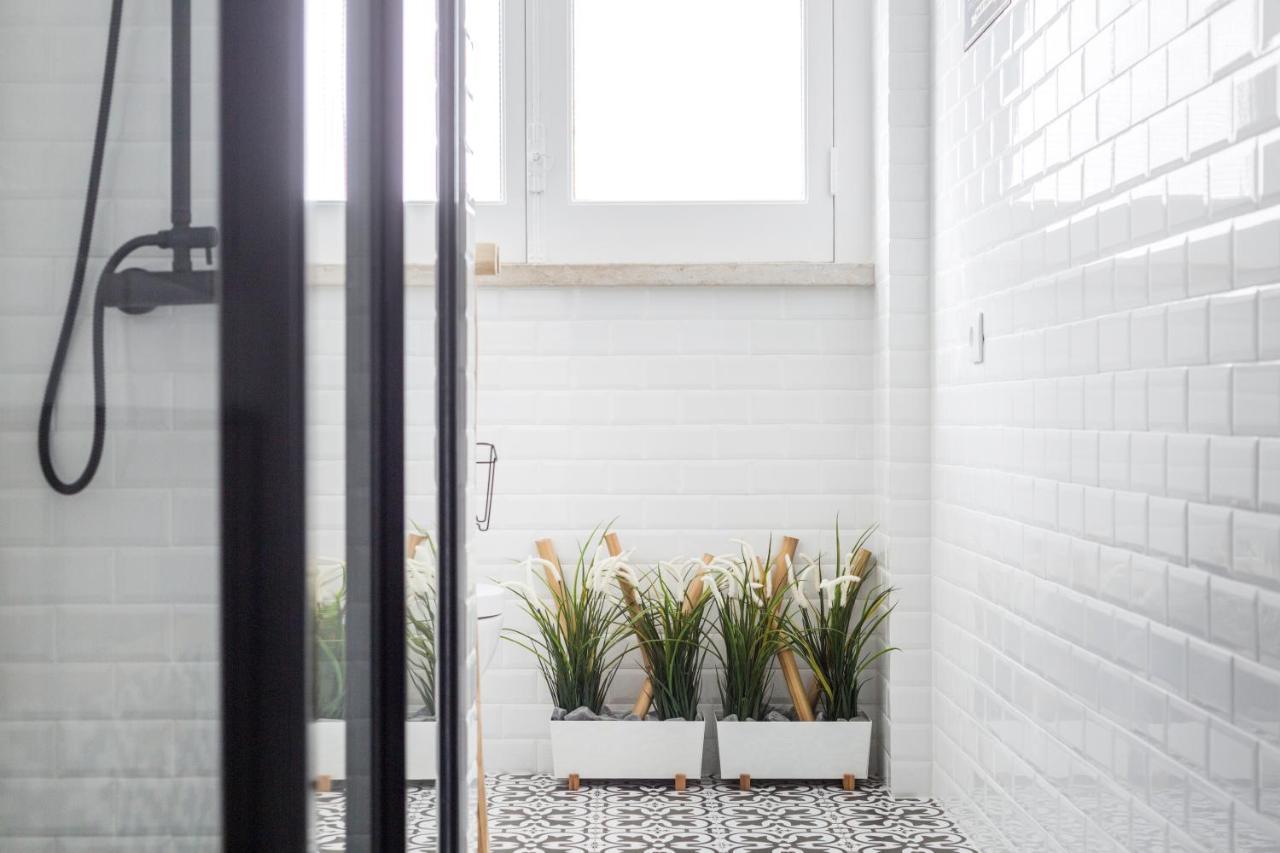 Stroll To Coffee Shops Near A Renovated Hillside Apartment In Graca Lisboa Ngoại thất bức ảnh